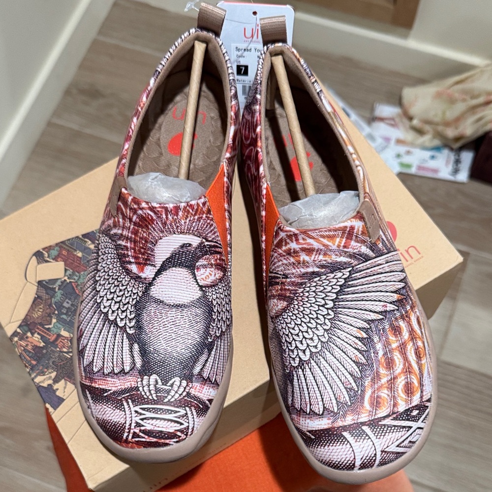 UIN Women's Slip-On Sneakers with Bird Art in Orange and Black - Picture 1 of 5